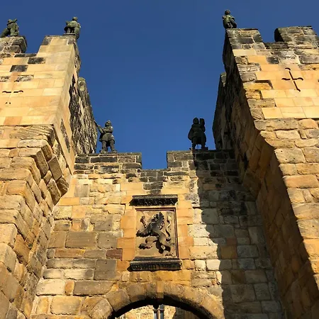 Lionsgate View - Luxury Apartment Opposite Alnwick Castle Exterior foto