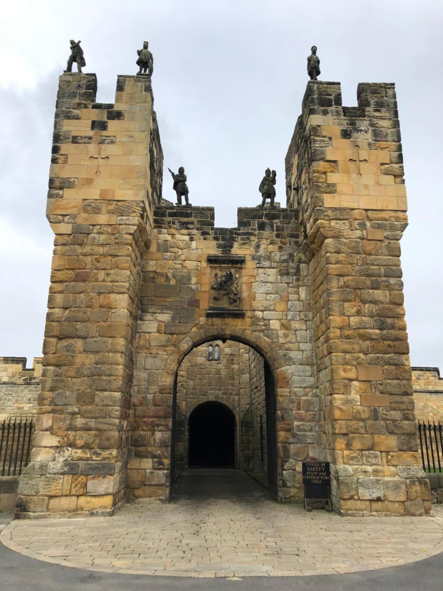Lionsgate View - Luxury Opposite Castle Apartment