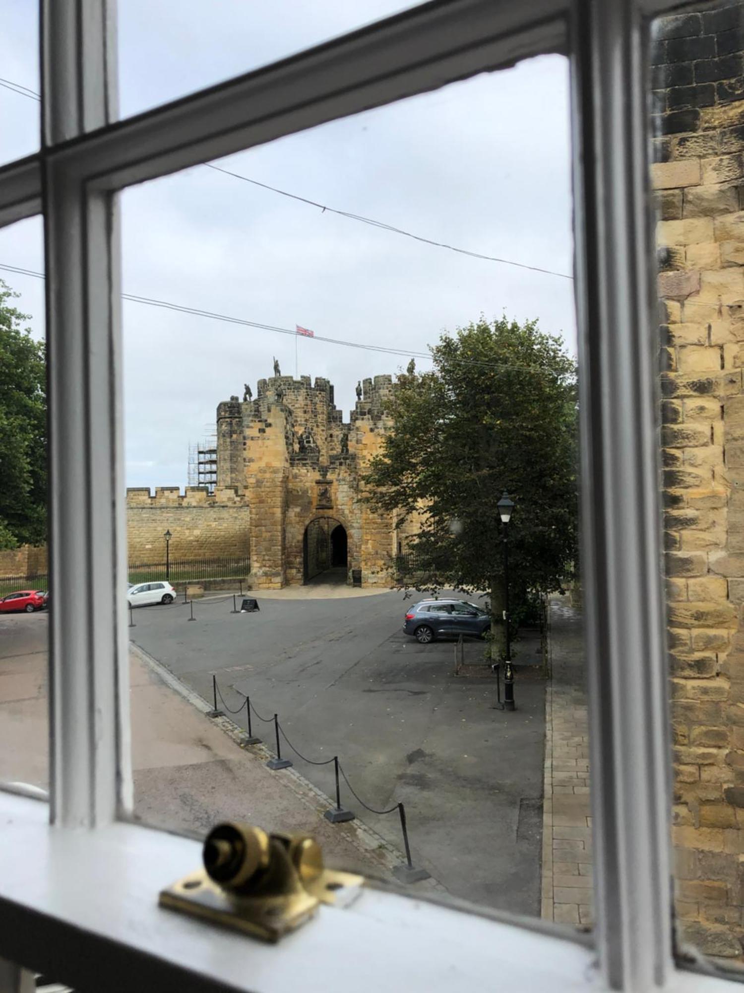Lionsgate View - Luxury Opposite Castle
