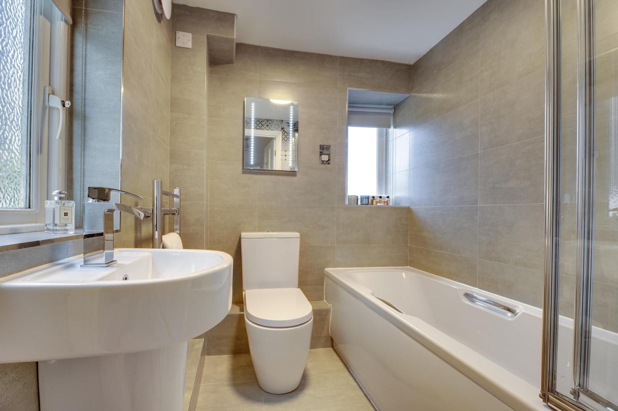Apartment Lionsgate View - Luxury Opposite Castle *